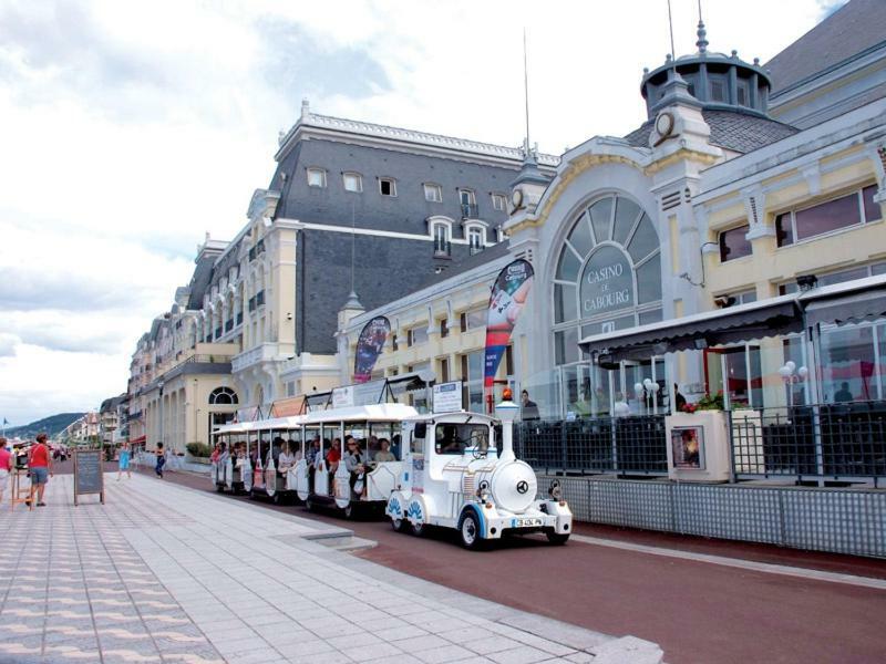 Cabourg - Hyper Centre, Plage Esterno foto