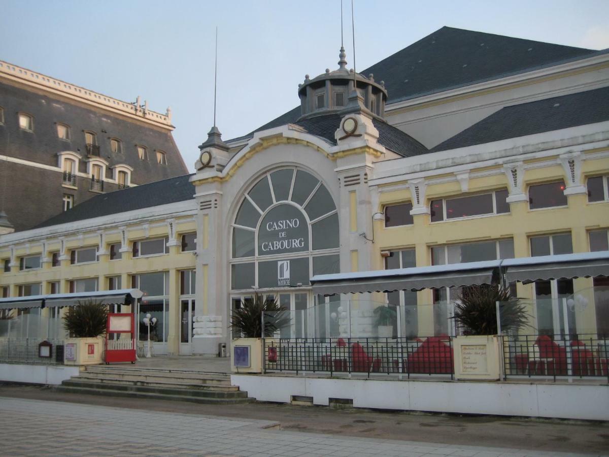 Cabourg - Hyper Centre, Plage Esterno foto